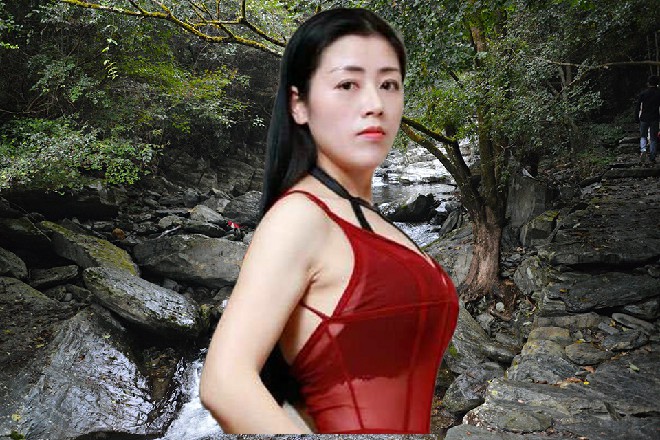 苏曼s的周围，不断有被切开的打手，身体支离破碎，摔在一边