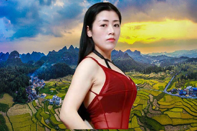 忍者从草丛中跳了出来，兜裆布被树枝都给扯得一条一条的