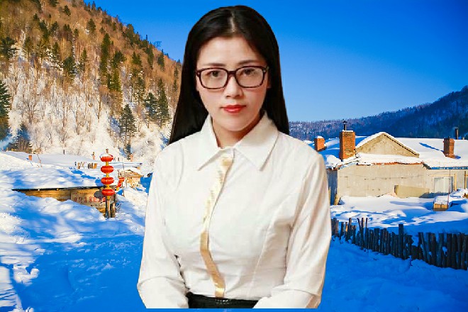 董晴一拳头打在树干上，这树干上面立刻出现了裂痕