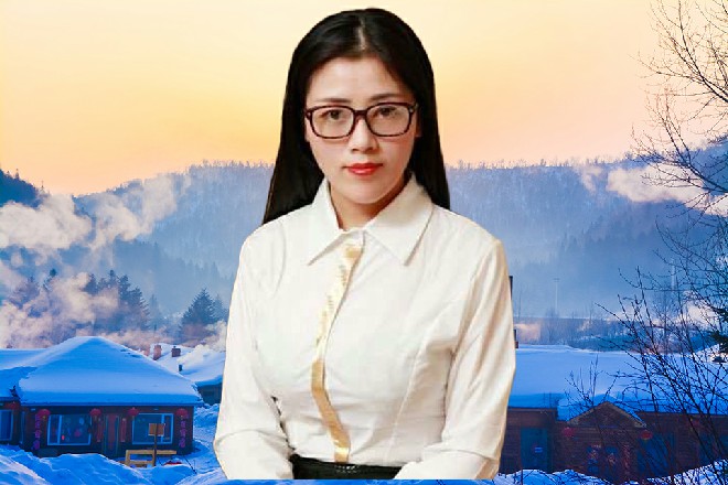 诺曦S一伸手，手镯变成了黑色的长剑，落在他的手中