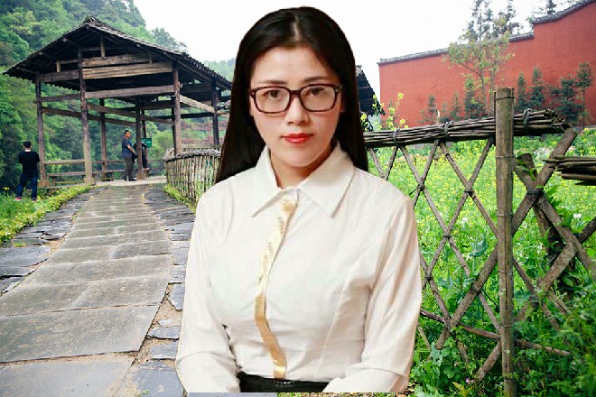 王玥一出现之后，立刻娇斥道：该死的ESA，快放了我