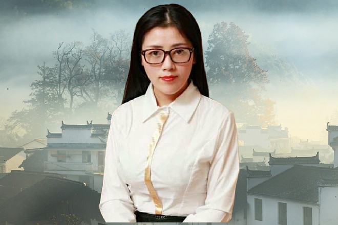 而与此同时，最后一座雕像上面的三个女人对视了一眼