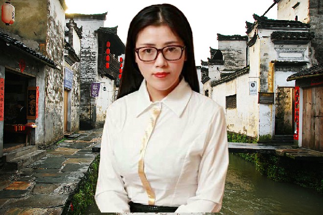 一群打手拎着斧子，从车里冲出来，向着伊轩扑了过去