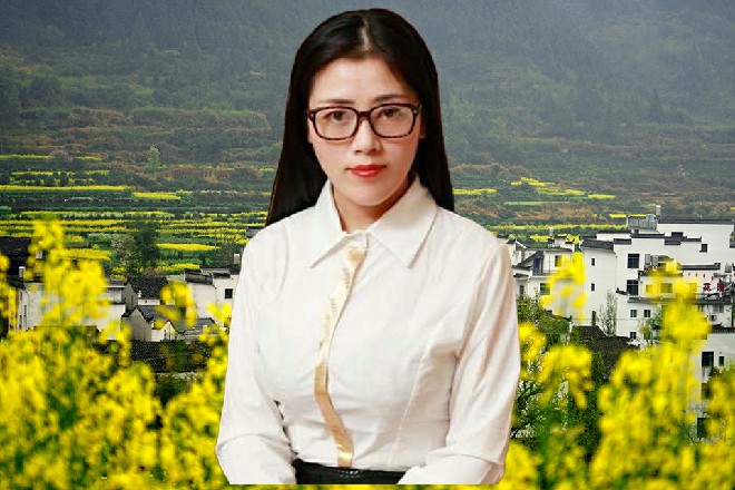 然而一道风暴下来，却是被红色妖姬一把小小雷剑给挡了下来