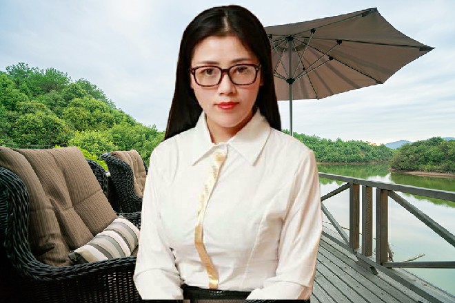 两个守卫愣了一下，红色妖姬的名号，在H市混黑道的谁没听过
