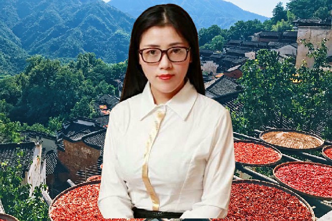 他突然往前一窜，直接一记飞膝大垫炮，撞向雷威的脸
