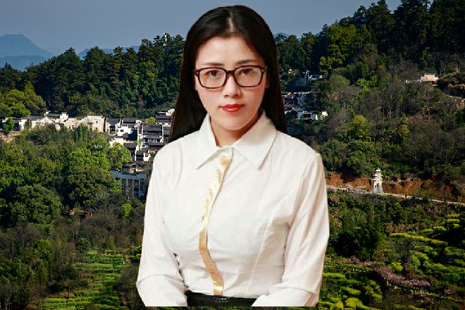 荷娜苦笑起来，我现在，叫荷娜，是一个神界的战士