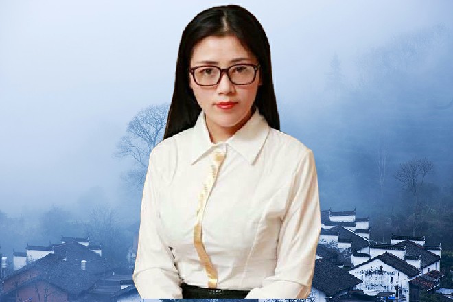 若依直接抬起自己的右掌，只用右手就接住了大剑的剑锋