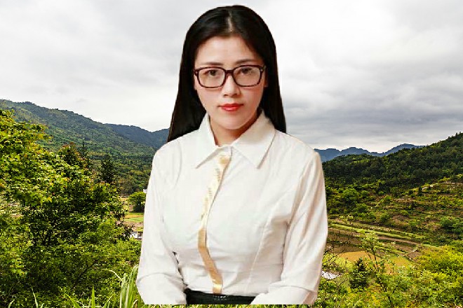 贞德发现了朱雀的意图，她一摆手，双头龙顿时拍起翅膀