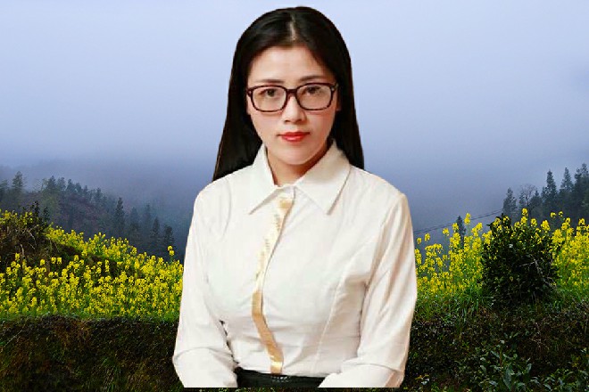 金大衣说着，突然闪电般地伸出手来，拍在了苏曼s的额头上
