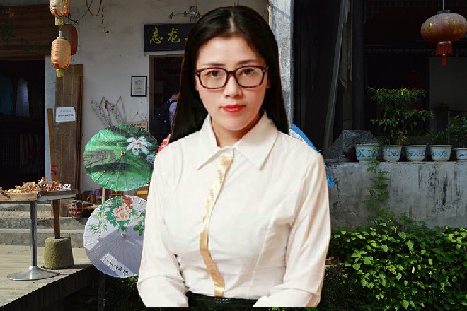苏曼s见状，终于松了一口气，他也张开嘴，把药酒喷了出来