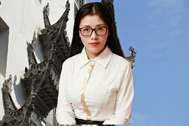几个人的确没带武器，经理又跟他们道过谦，这才让他们进去