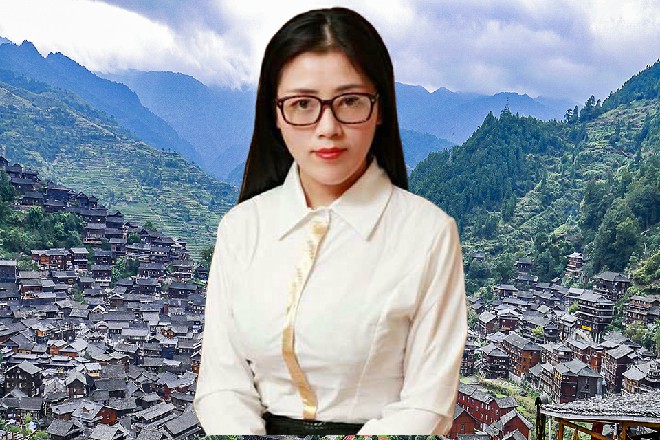红色妖姬的尾巴瞬间刺破了3256的脖子，把他吸成了干尸