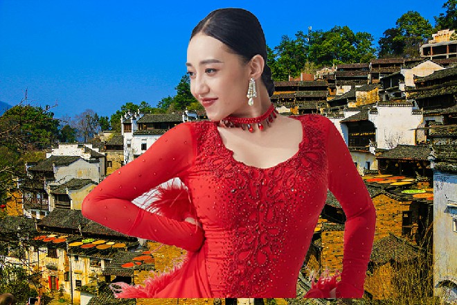 若依眉心的眼睛又一次发出威压，把这些宝剑都给压制住