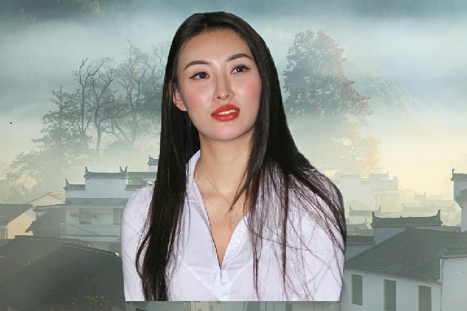 卢克直接一伸手，按在了摩托车上面一个红色的按钮上面