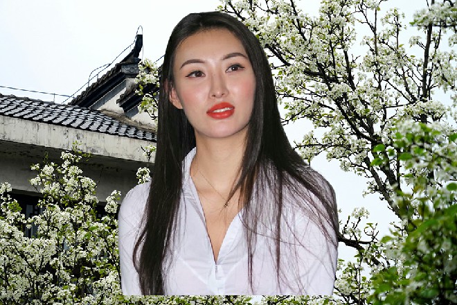 这时候，烟雾散开，诺曦S的身影重新出现在众人面前