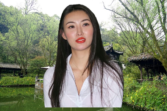 他最后一拱手，看上去好像是认怂了，让露露松了口气