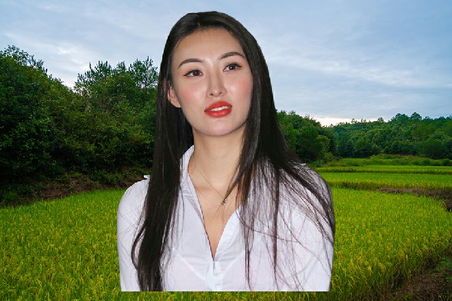 苏曼s脸皮厚的要命，他就这样扛着王玥，一直把她扛到了外面
