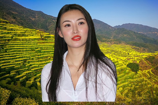 但这十多剑都被弹飞出去，只能在苏曼s的身前溅起一道道火花