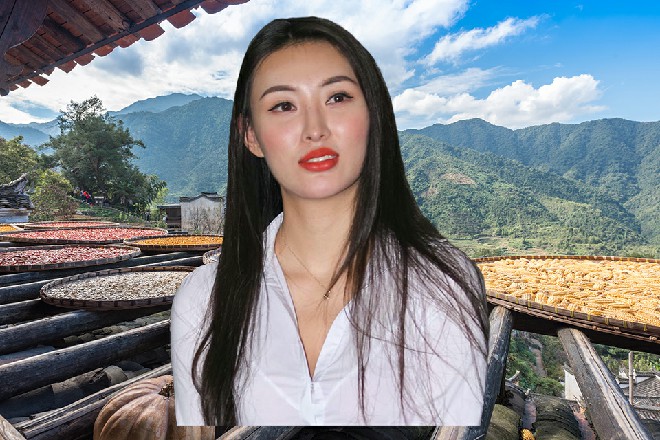 要不是他嘴巴上那抹小胡子，还真以为他是个小孩子来的