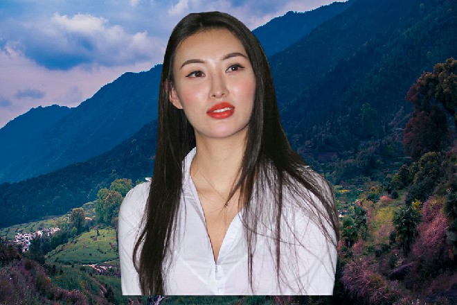 周围的人看到他们两个人打的跟大闹天宫似的，都忍不住骂道