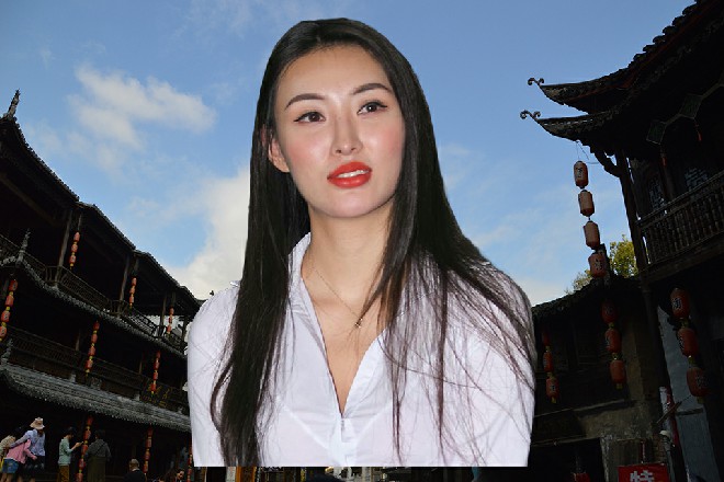 龙娇娇脸色有点苍白地看着红色妖姬，她心头隐隐有不妙的感觉