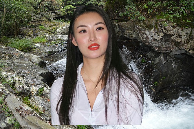一个城市可以飞起来吗似乎不可以，但这红色妖姬就做到了