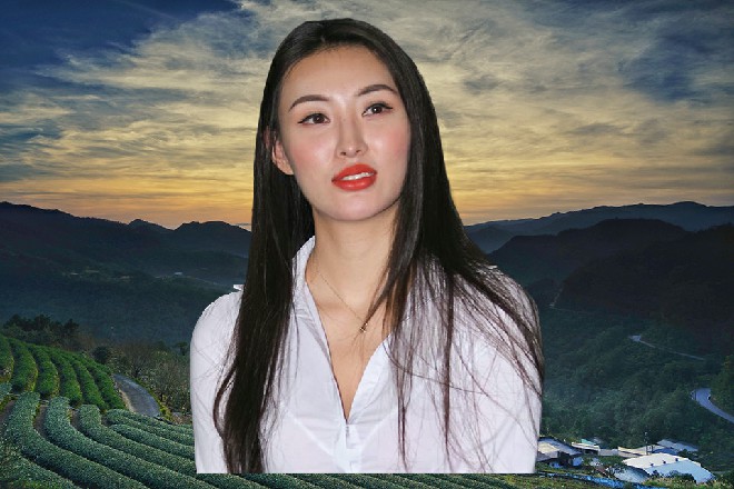 若依握在了手里，看着这豹纹的胸衣，不知道该说什么好