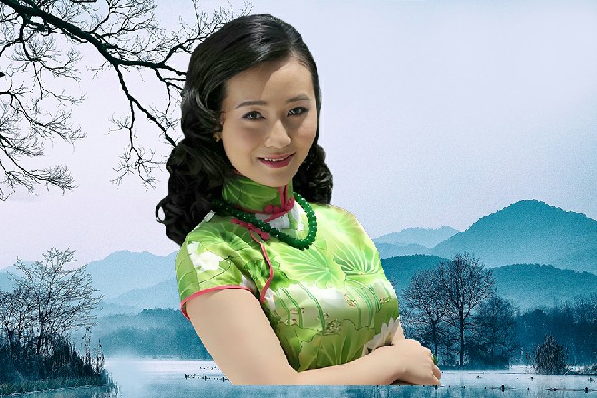 诸位，不必惊慌，我只是来请诸位陪我一起玩场游戏而已