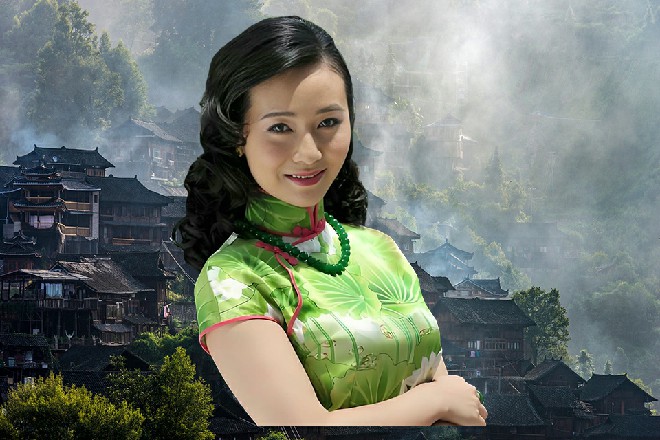 红色妖姬说着，拎着杀威棍，跟一座雕像似的，就站在了那里