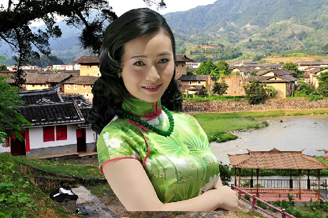 若依身体一扭，另一只脚轮出半月，踹在天道的面具上