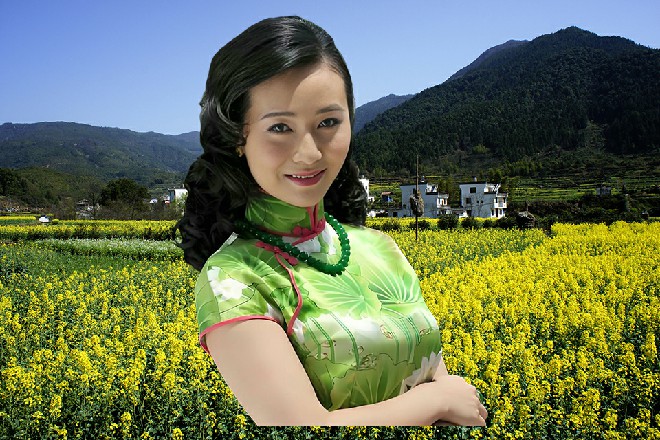 若依点点头，也没多想其他的，指了一下身后的罗芙说道