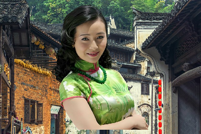 空中好多掌影洒落，如同落叶一样，在水面溅起一片片波纹来