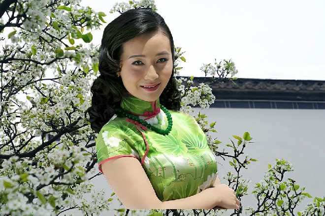王玥声音里带着一点点的得意，似乎已经吃定了红色妖姬的样子