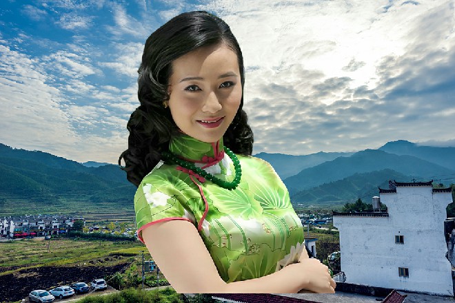 红色妖姬的身影出现在女子的身后，一记手刀敲在她的后颈上面