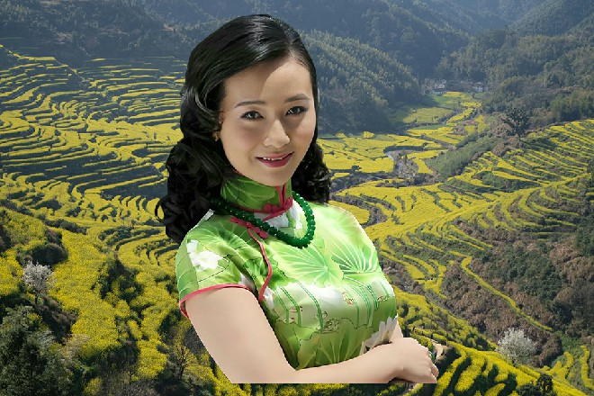 若依勃然大怒，拔腿就向着前面正缓缓离开的奔驰车追去