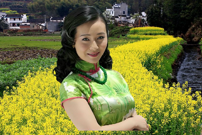 是苗甜的声音红色妖姬二话不说，赶忙先把手枪藏到自己身后