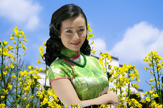 红色妖姬笑了，那麻烦您给点上，恕我甲胄在身，不能施以全礼