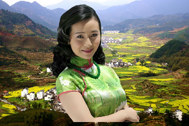 董晴也被那个印度人纠缠着，一时之间不能过来施以援手
