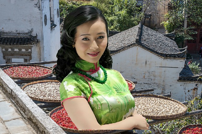 她中了恶魔的诅咒，无法苏醒，我需要办法把她治疗好