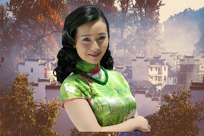 苏曼s吐了一口烟雾，然后看着王玥，眼中有一种说不出的东西
