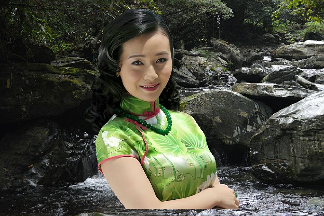 董晴的眉头也深深地皱了起来，她不知道对方搞的是什么鬼