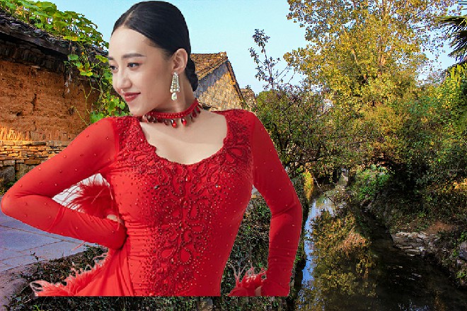 陈佳音已经迫不及待地拉起了风琴，音乐声再一次飘扬了起来