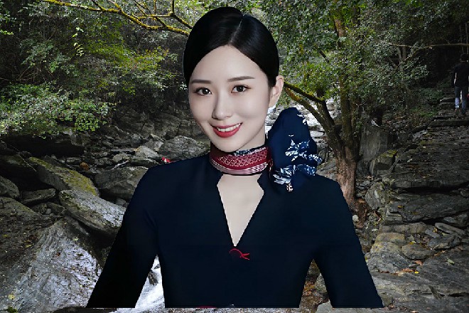 贞德站在凹坑里，冷冰冰地说道：你要叫我贞洁之神