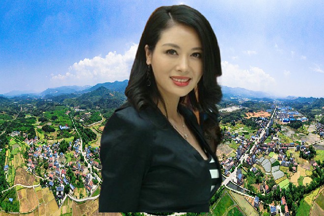 这架潜水艇直接飞了起来，一飞五米多高，远远离开了水面