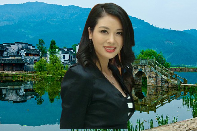 但那水球轻松破开了五道太极图，然后轰在了红色妖姬的身前