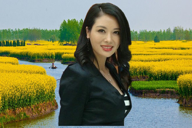 而这时候，坐在飞机上的威廉一拳头狠狠砸在了桌子上