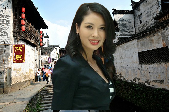 说着，威廉身上忽然爆发出强烈的金光，试图把雷丁给冲飞