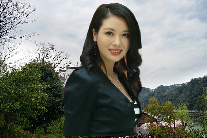 你们跟着红柳就行了，别烦我，我有其他的人要招待