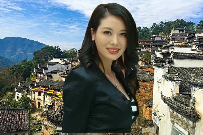 罗莉连忙说道：你当你是大力神啊，还想一个人拎起我的车